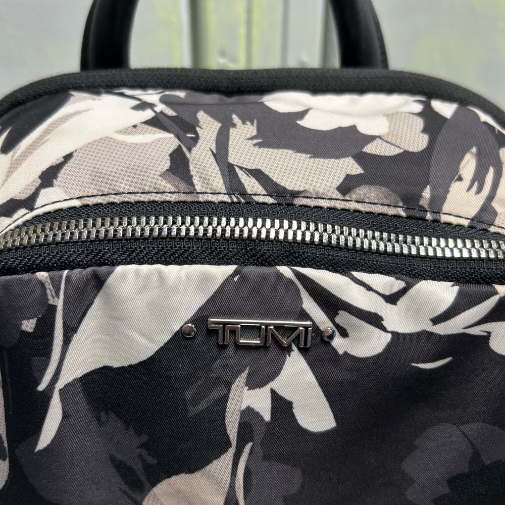 TUMI floral voyager Dori backpack - Picture 2 of 9